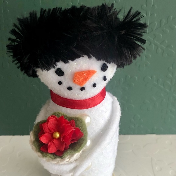 Snowman woman Art Doll with Poinsettia hand-sewn - Picture 2 of 6